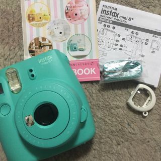 フジフイルム(富士フイルム)のチェキ instax mini8+(フィルムカメラ)