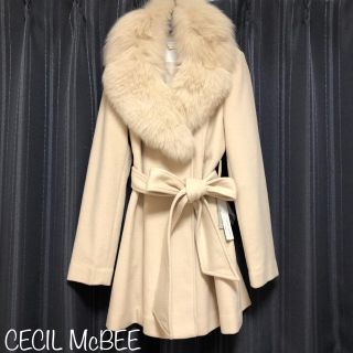 セシルマクビー(CECIL McBEE)のCECIL McBEE 新品タグ付き 高級フォックスファーAラインコート(ロングコート)