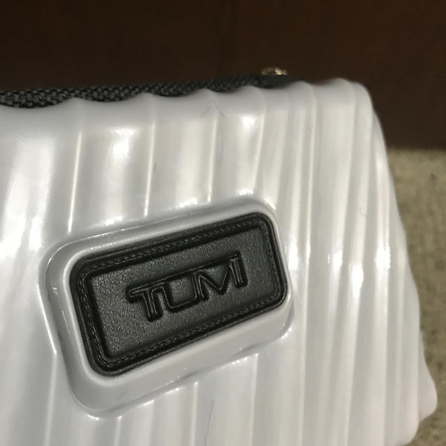 TUMI(トゥミ)のデルタ航空 x TUMI アメニティポーチ  インテリア/住まい/日用品の日用品/生活雑貨/旅行(旅行用品)の商品写真