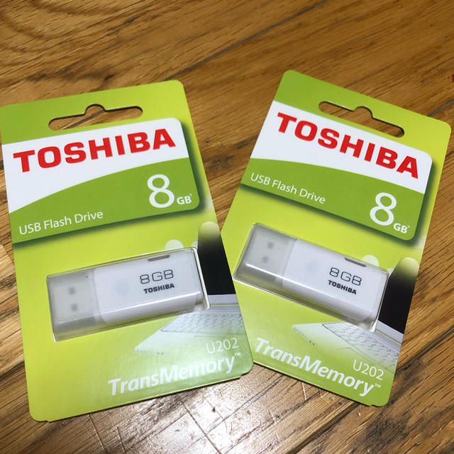東芝(トウシバ)の東芝 TOSHIBA USBフラッシュメモリ 8GB 2個　新品　未開封　日本製 スマホ/家電/カメラのPC/タブレット(PC周辺機器)の商品写真