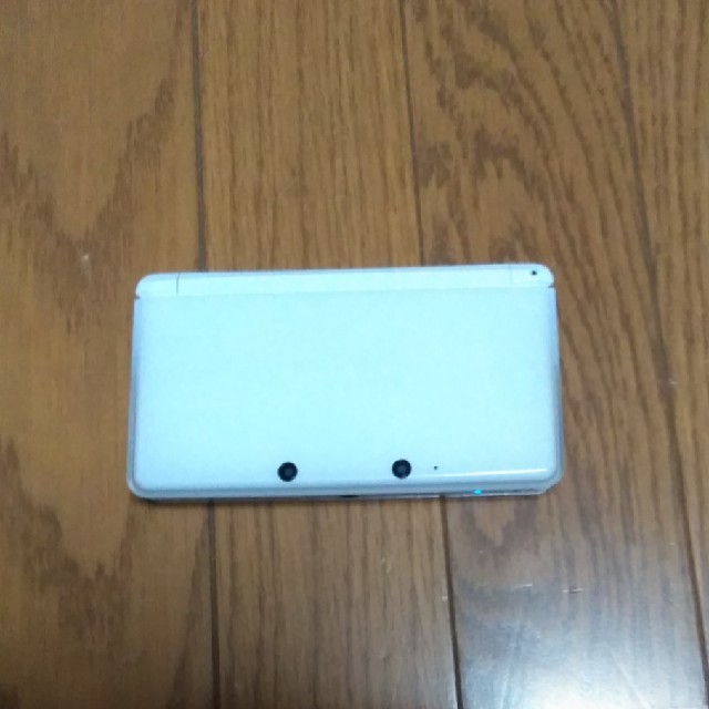 ニンテンドー3DS(ニンテンドー3DS)のミッチー様専用　3DS ホワイト　ダウンロードソフトあり エンタメ/ホビーのゲームソフト/ゲーム機本体(家庭用ゲーム機本体)の商品写真
