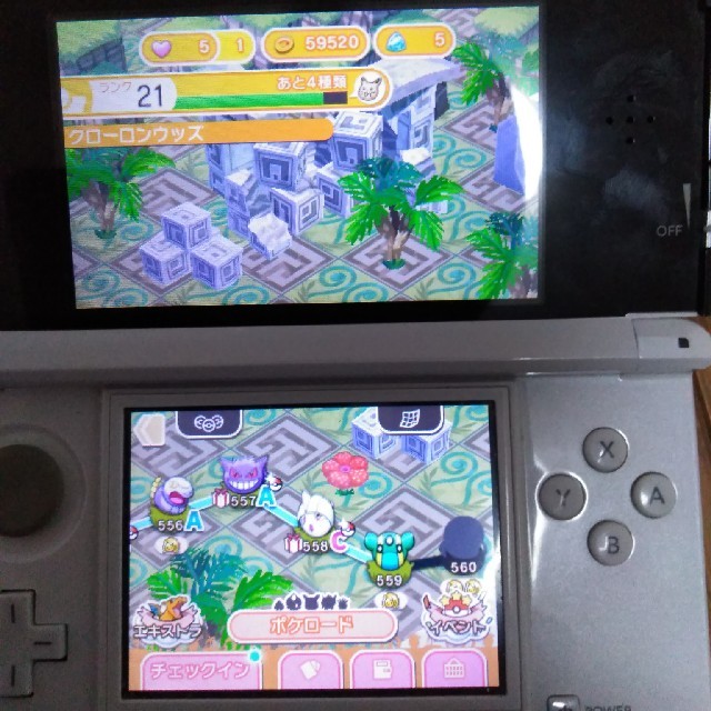 ニンテンドー3DS(ニンテンドー3DS)のミッチー様専用　3DS ホワイト　ダウンロードソフトあり エンタメ/ホビーのゲームソフト/ゲーム機本体(家庭用ゲーム機本体)の商品写真