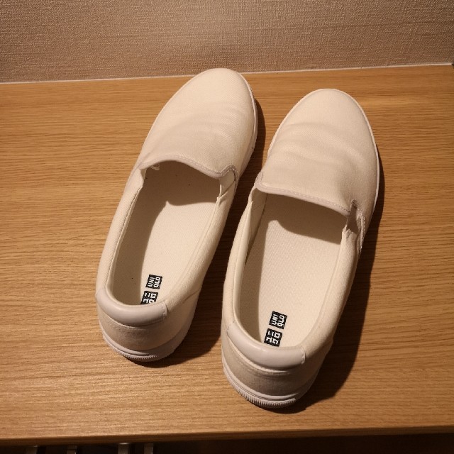 UNIQLO(ユニクロ)のユニクロ　スリッポン メンズの靴/シューズ(スリッポン/モカシン)の商品写真