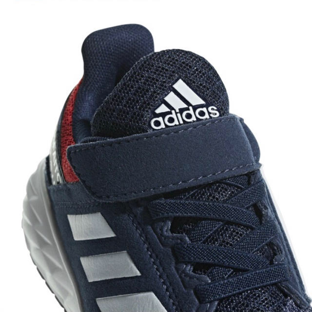 adidas(アディダス)のadidasランニングシューズ キッズ/ベビー/マタニティのキッズ靴/シューズ(15cm~)(スニーカー)の商品写真