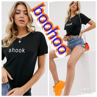 ブーフー(boohoo)のイギリス　boohoo ブーフー　ロゴブラックTシャツ　日本未発売　インポート(Tシャツ(半袖/袖なし))