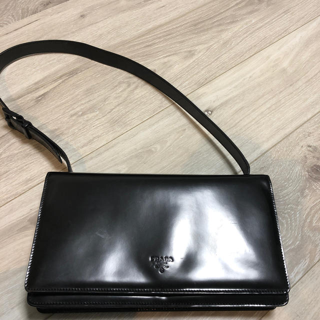 ご覧頂きありがとうございます□PRADA□エナメル　ショルダーバッグ