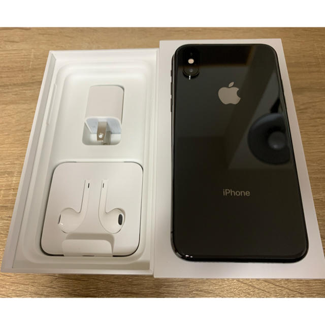 iPhone(アイフォーン)の中古美品　iPhone Xs 256GB ブラック　ドコモ　SIMロック解除済み スマホ/家電/カメラのスマートフォン/携帯電話(スマートフォン本体)の商品写真