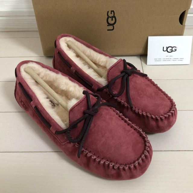 UGG(アグ)の【りっきー様専用】US6(23.0) UGG ダコタ　モカシン  ピンク レディースの靴/シューズ(スリッポン/モカシン)の商品写真