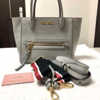 ミュウミュウ(miumiu)のmiumiu ショルダーバッグ  アイスブルー　マドラス【正規品】(ショルダーバッグ)