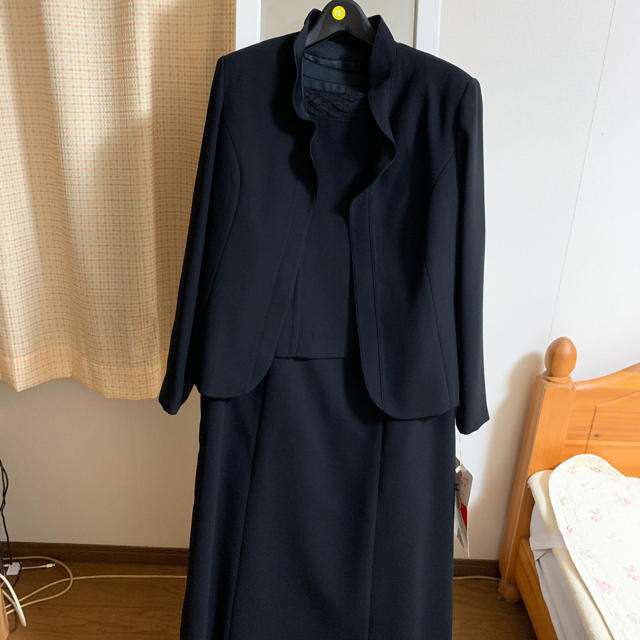 値下げしました、早い者勝ち❣️新品　レディース　喪服《襟、ボタンお洒落😍》 レディースのフォーマル/ドレス(礼服/喪服)の商品写真