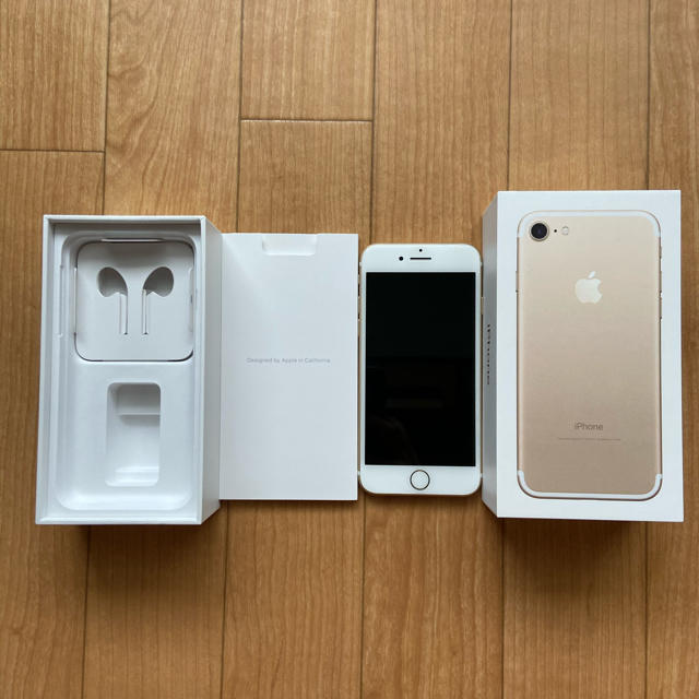 iPhone7 128G ゴールド スマホ/家電/カメラのスマートフォン/携帯電話(スマートフォン本体)の商品写真