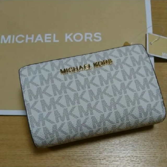 レディース新品⭐ MICHAEL KORS マイケルコース 折り財布 ⭐ バニラ