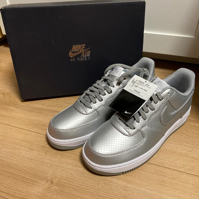 NIKE(ナイキ)のNIKE  AIR FORCE 1 LV8 メンズの靴/シューズ(スニーカー)の商品写真