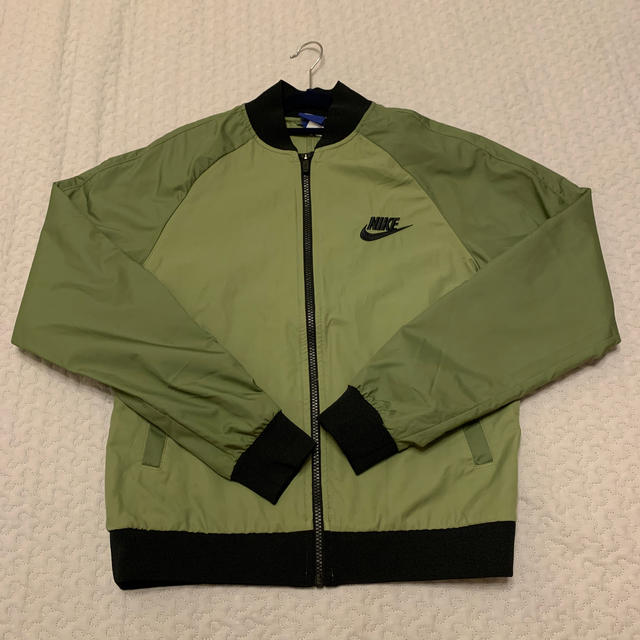 NIKE - NIKE ブルゾン カーキの通販 by (3/30まで発送不可)断捨 NIKE - NIKE ブルゾン カーキの通販 by (3/30まで発送不可)断捨