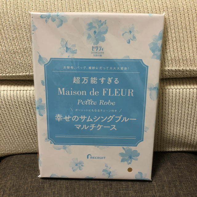 Maison de FLEUR(メゾンドフルール)の超万能すぎる 幸せのサムシングブルー マルチケース レディースのファッション小物(ポーチ)の商品写真