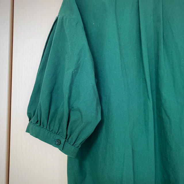 COLZA(コルザ)の深いグリーンの七分袖シャツ レディースのトップス(シャツ/ブラウス(長袖/七分))の商品写真