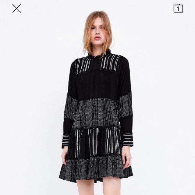 ZARA(ザラ)のコントラスト刺繍入りワンピース レディースのワンピース(ひざ丈ワンピース)の商品写真