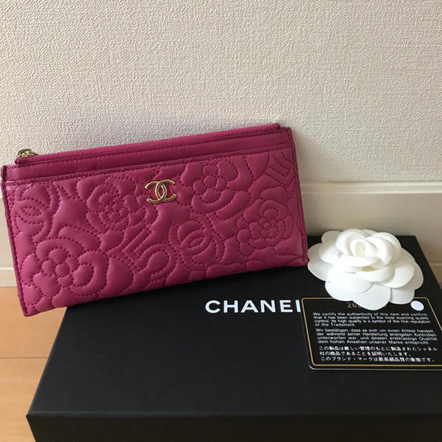 CHANEL(シャネル)のCHANEL シャネル スマホケース 財布仕様フラットポーチ レディースのファッション小物(財布)の商品写真