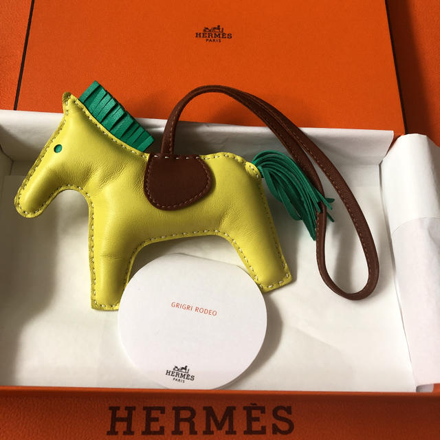 値下HERMES ロデオチャーム PM ピコタンバーキンに レアカラー-