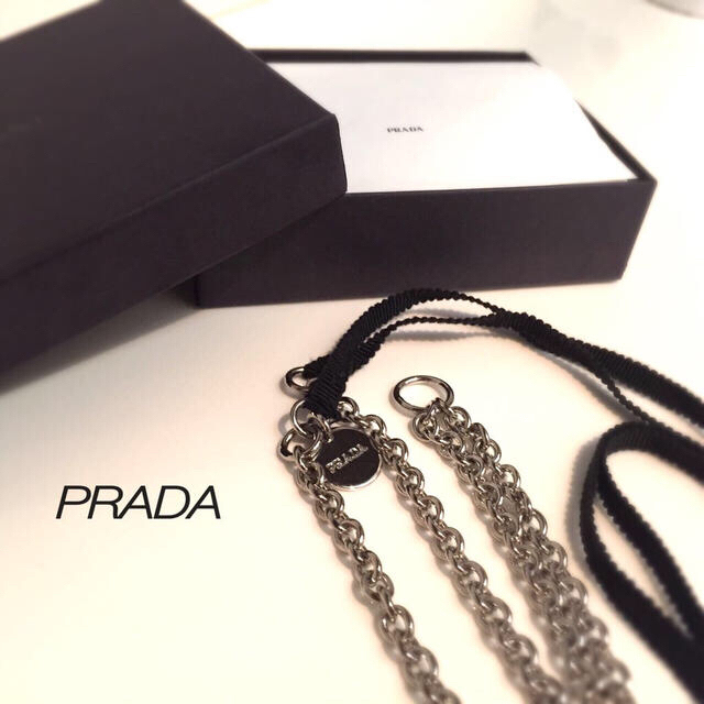 PRADA 美品リボンネックレス