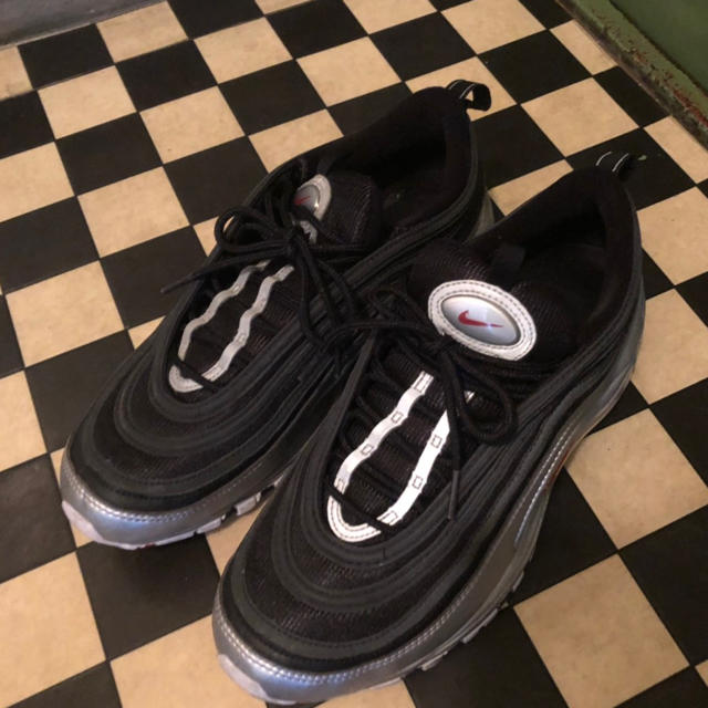 NIKE(ナイキ)のnike airmax97QS シルバー&ブラック メンズの靴/シューズ(スニーカー)の商品写真