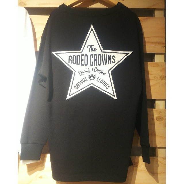 RODEO CROWNS WIDE BOWL(ロデオクラウンズワイドボウル)のテラ松ロンTブラックRX レディースのトップス(Tシャツ(長袖/七分))の商品写真