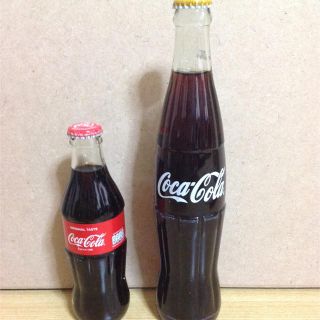 コカコーラ(コカ・コーラ)のコカコーラ タイ旧ボトル 現ボトル ＋ おまけ付き(ソフトドリンク)