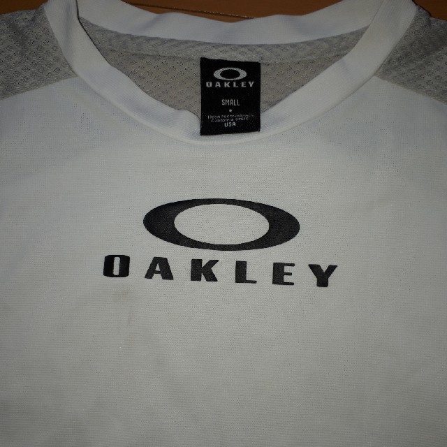 Oakley(オークリー)のたつや様専用！OAKLEY Sサイズ　ノースリーブ　ホワイト キッズ/ベビー/マタニティのキッズ服男の子用(90cm~)(Tシャツ/カットソー)の商品写真