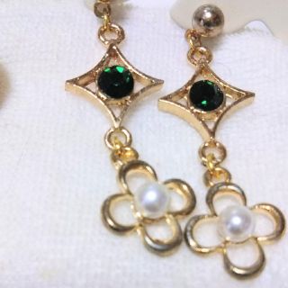 エメラルド×パール パールキャッチ ピアス(ピアス)
