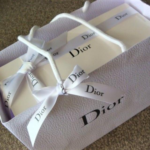 Dior(ディオール)の値引中！【新品未開封】Dior*ディオール*オーガニックコットン*ロゴ入 コスメ/美容のスキンケア/基礎化粧品(その他)の商品写真