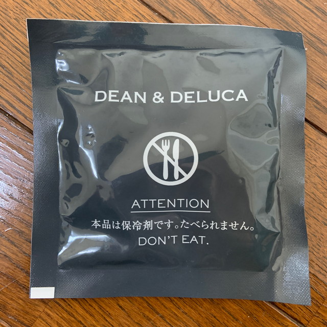 DEAN & DELUCA(ディーンアンドデルーカ)のDEAN&DELUKA 保冷バック（保冷剤付き） インテリア/住まい/日用品のキッチン/食器(弁当用品)の商品写真