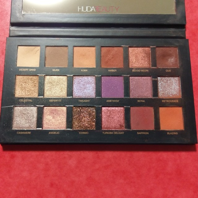 HUDA BEAUTY × Desert dusk palette