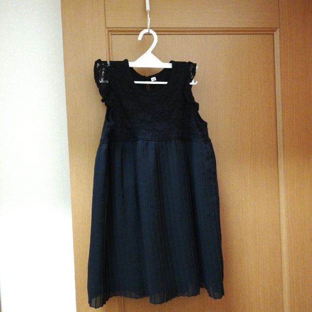 西松屋(ニシマツヤ)のワンピース　黒　130  キッズ/ベビー/マタニティのキッズ服女の子用(90cm~)(ワンピース)の商品写真