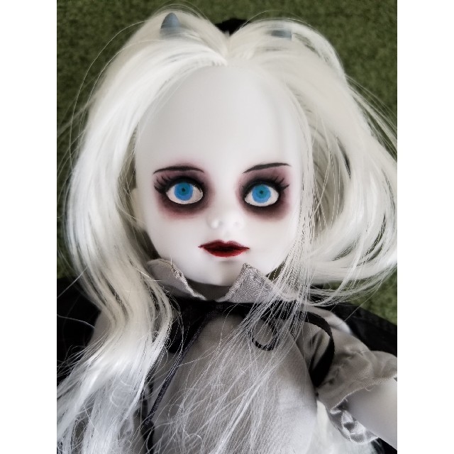 【カスタム】LIVING DEAD DOLLS「XESBETH（グゼズベス）」