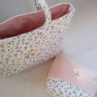 ボンポワン(Bonpoint)の⭐kiwimum様ご予約品⭐リバティFフローラ　キルティングトート マチ10cm(レッスンバッグ)