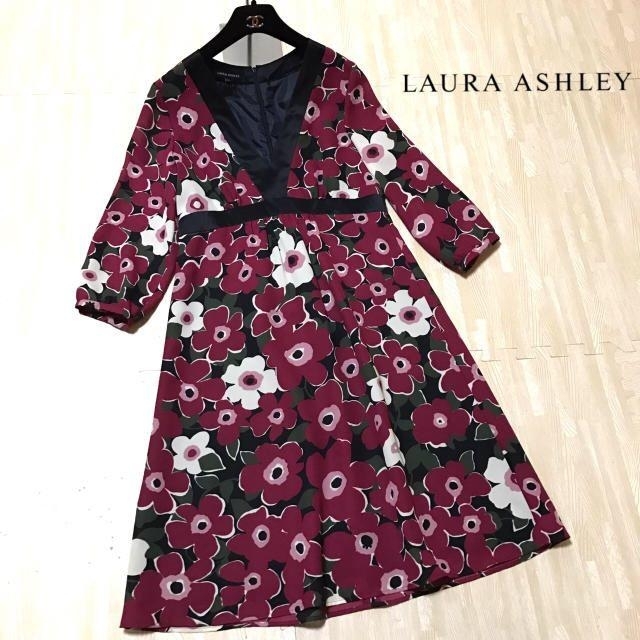 LAURA ASHLEY(ローラアシュレイ)の【美品】ローラアシュレイ♡Vネック花柄フラワーワンピース レディースのワンピース(ひざ丈ワンピース)の商品写真