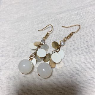 ホワイト×ゴールド 揺れるピアス♪(ピアス)