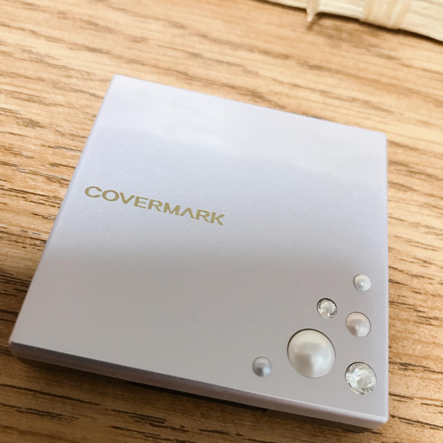 COVERMARK(カバーマーク)のCOVERMARK フローレスフィットブライトパールアイカラーパレット　限定品 コスメ/美容のベースメイク/化粧品(アイシャドウ)の商品写真