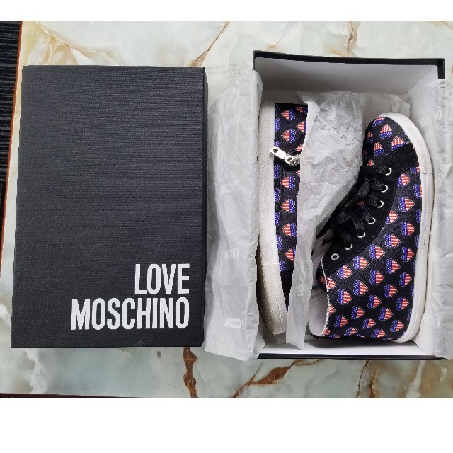 MOSCHINO(モスキーノ)のLOVE MOSCHINO モスキーノ レディーススニーカー 箱付き レディースの靴/シューズ(スニーカー)の商品写真