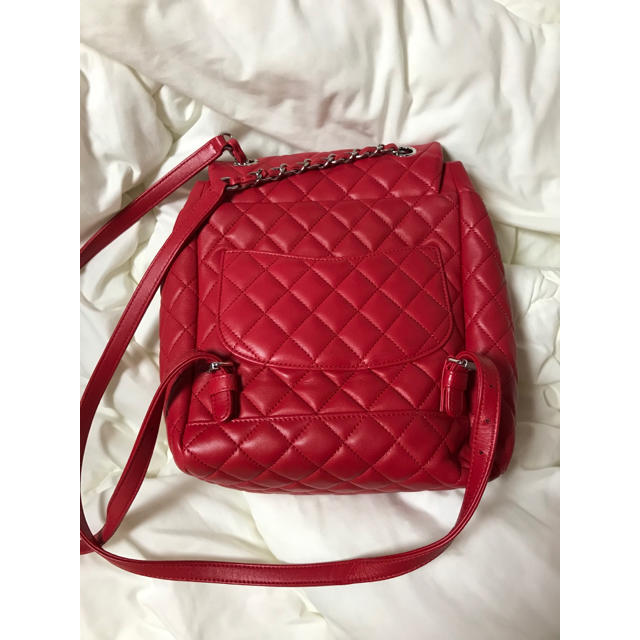 CHANEL(シャネル)のCHANEL バックパック　 赤　レッド　人気　リュック　レザー　革　シャネル レディースのバッグ(リュック/バックパック)の商品写真