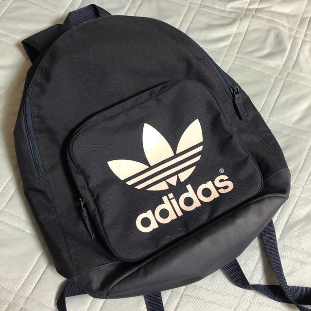 adidas(アディダス)のadidas 美品 リュック ネイビー レディースのバッグ(リュック/バックパック)の商品写真