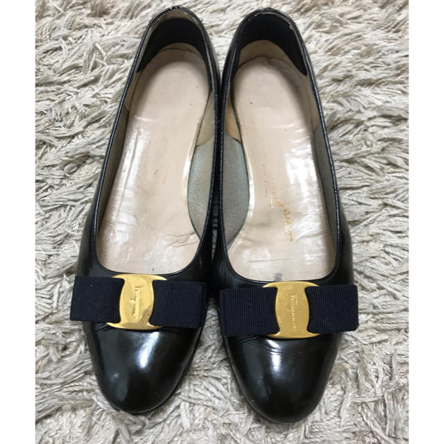 Salvatore Ferragamo(サルヴァトーレフェラガモ)のフェラガモパンプス VARA 6 1/2 C レディースの靴/シューズ(ハイヒール/パンプス)の商品写真