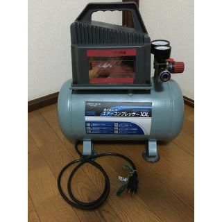 オイルレス　コンプレッサー　10Ｌ(その他)