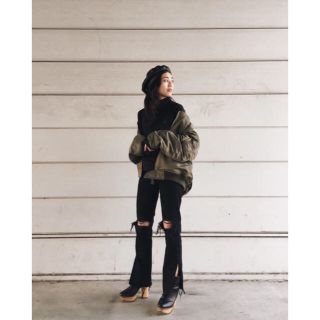 マウジー(moussy)のmoussy 【大人気即完売】KNEE RIPPED STRAIGHT(デニム/ジーンズ)