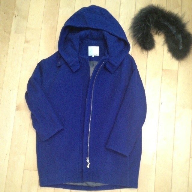 GOUT COMMUN(グーコミューン)のグーコミューン　ブルー　ラクーン　ファー レディースのジャケット/アウター(毛皮/ファーコート)の商品写真