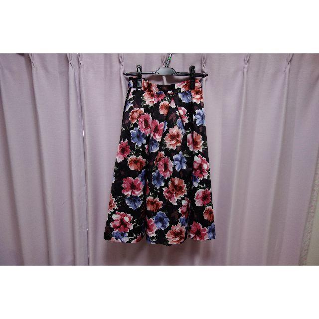 31 Sons de mode(トランテアンソンドゥモード)の花柄フレアスカート レディースのスカート(ひざ丈スカート)の商品写真