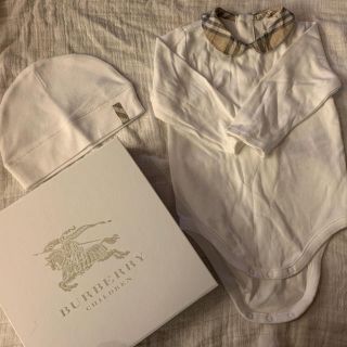 バーバリー(BURBERRY)のりんさま　　専用✴︎BURBERRY ロンパース　帽子付き　　美品(ロンパース)