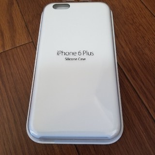 アップル(Apple)のｉＰｈｏｎｅ６Ｐｌｕｓ用ケースMGQX2FEA【ホワイト】(iPhoneケース)
