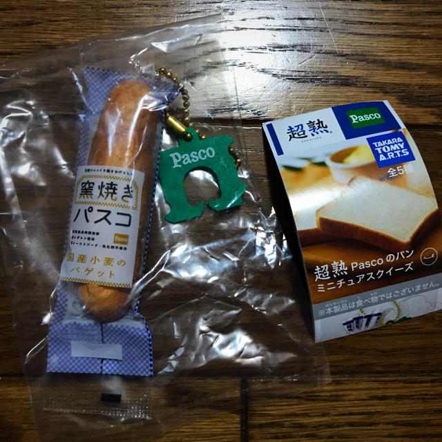 超熟 pascoのパン ミニチュアスクイーズ 窯焼きパスコ国産小麦のバケット エンタメ/ホビーのアニメグッズ(キーホルダー)の商品写真