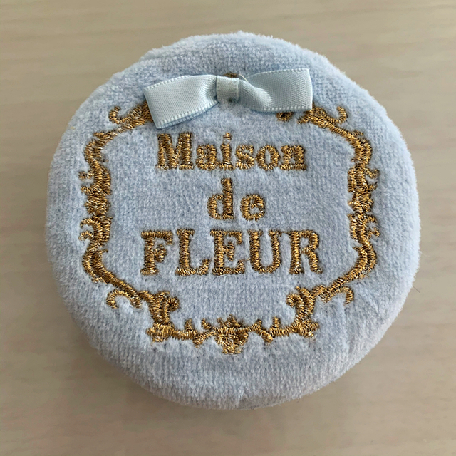 Maison de FLEUR(メゾンドフルール)のMaison de FLEUR  マカロンポーチ レディースのファッション小物(ポーチ)の商品写真